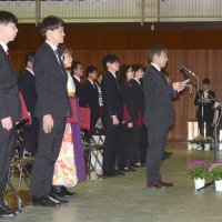 仲間に感謝、８２人巣立ち　千葉県立農業大学校で卒業式　東金