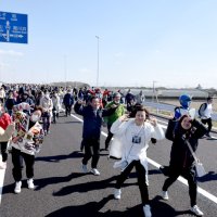 住民ら“歩き初め”　銚子連絡道　横芝光－匝瑳ＩＣ開通前に