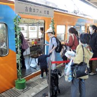 流鉄で地産食品味わって　魅力発信、流山・松戸が連携　トレインマーケット　１８店参加、即売り切れも