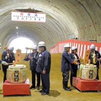 圏央道・未開通区間の難所「芝山トンネル」貫通　「千葉県内全線開通へ前進」　成田空港軸の物流網強化も期待