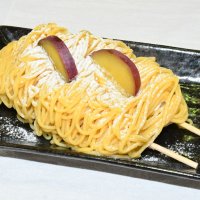 第８２期名人戦七番勝負第２局の初日に豊島将之九段が午後の勝負おやつに選んだ成田参道房の駅の「妖精のお芋モンブラン団子」＝３月２７日、成田市役所
