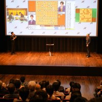 大盤解説で熱戦見守る　成田・将棋名人戦第２局　ファン２００人集結