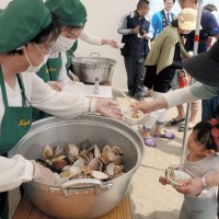 ハマグリ蒸しの無料配布で、海の恵みも紹介した