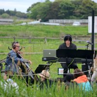 小林武史さん、湿原で演奏　食虫植物群落　アート通じ未来考えて　山武市百年後芸術祭