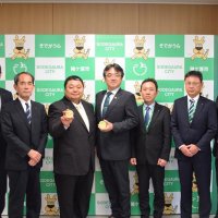 トウモロコシ新スイーツ　袖ケ浦市役所で受賞報告　メディアサイトウ社開発
