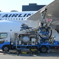 訪日客増の成田空港　燃料供給”新ルート”検討　航空会社に輸入商社紹介
