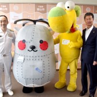 海自２１航空群公式キャラ　「ろくまる」です　覚えてね　館山市「ダッペエ」と名刺交換