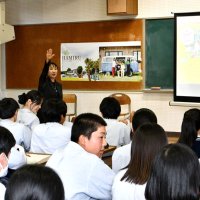 地域の仕事、やりがい学ぶ　多古高で進路講話会　町役場に今春入庁卒業生や社長迎え