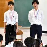 この春、多古高校を卒業し多古町役場に入庁した平山さん（左）と佐藤さん