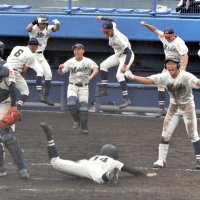 雨中の熱戦、劇的サヨナラ　千葉明徳、銚子商下す　４試合が継続試合に　第１０６回全国高校野球　千葉大会　第４日
