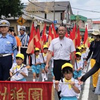 パレードで交通安全啓発　夏の運動、園児ら演奏行進　富津