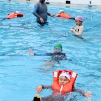 「海の護身術」身に付けて！　夏休み前、プロ指導で着衣水泳　長生村立一松小