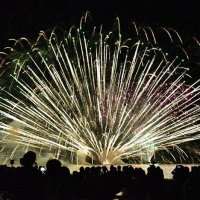 夜空と川面彩る７０００発　香取・水郷おみがわ花火大会