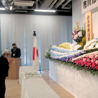 戦争の記憶語り継ぐ　市川　戦没者追悼献花式