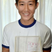 玄関脇にシロマダラ　目撃少ない“幻のヘビ”発見　いすみの中学３年生