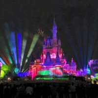 事前公開されたシンデレラ城のプロジェクションマッピングのショー＝１９日、東京ディズニーランド