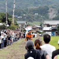 豊凶占い矢を放つ　やぶさめで五穀豊穣祈る　鴨川・吉保八幡神社