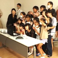 笑顔あふれ和やかに　君津の児童らと交流　現地避難施設とオンライン　【ウクライナとともに】