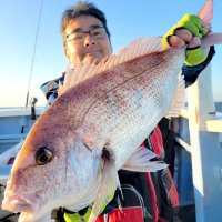 鹿島沖で釣り上げたマダイ（写真は「幸栄丸」提供）