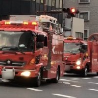 物置で火災、住宅に燃え移る　市川