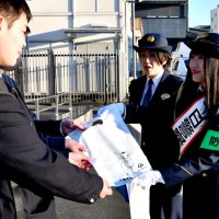 年末年始、防犯・交通安全訴え　応援大使、石井優亜さん一日署長　香取署