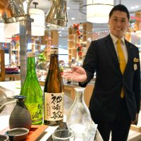 訪日外国人増で存在感　「ＫＡＮＰＡＩ！」響くかけ声　成田空港一帯　【房総の酒に乾杯　ユネスコ文化遺産登録】