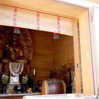 「木造薬師如来坐像」ご開帳　銚子・常灯寺　年１度、参拝者続々