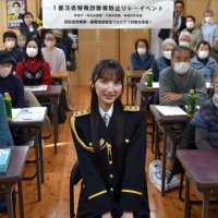 電話de詐欺対策で国際電話の利用休止を住民に呼びかけた長友さん＝１３日、四街道市