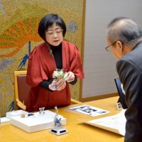 立体刺繍新たな創作意欲　「現代の名工」北井さん　選出を船橋市長に報告