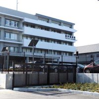 天羽高で校舎窓ガラス割られる　教室内や廊下に消火器噴霧　富津