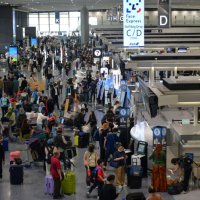 国際線外国人２２５万人　４月、花見需要などで最多　成田空港