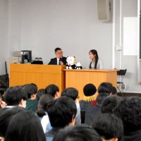 裁判所をもっと身近に　裁判官・書記官出前授業　千葉大生に役割紹介