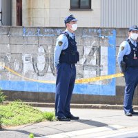 【速報】船橋のアパートで立て込もり　男が刃物所持、自分の家族人質か