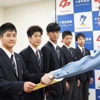 海岸にうずくまった男性、中学生５人が救助　キャンプ用ベッドで搬送も　匝瑳署が感謝状