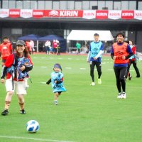 家族の団結力再確認　日本代表らと“歩くサッカー”楽しむ　遠藤航選手ら参加　千葉市美浜区・ＪＦＡ夢フィールド