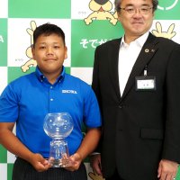 「耐えるゴルフ」世界挑戦　袖ケ浦の中３高浦さん、活躍誓う　市役所訪問
