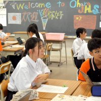 同世代交流で文化共有　いすみ大原中　中国生徒とクイズ、すごろく