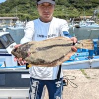 飯岡沖で釣り上げたヒラメ（写真は「隆正丸」提供）