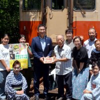 いすみ鉄道復旧願いカラオケ大会で募金　大多喜