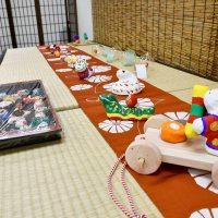 香取市が誇る伝統工芸品「佐原張子」とのコラボ展示も見どころ