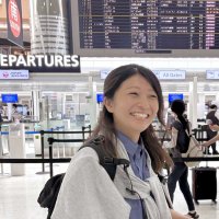 国際救援要員としてマレーシアに向かうため成田空港から出国する成田赤十字病院の神作さん＝２４日、成田市（同病院提供）