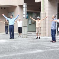 早朝ラジオ体操で防犯講話　千葉市若葉区　署員が住民と汗、熱弁