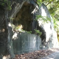コンクリートで固められた佐貫地下工場のトンネル跡＝富津市
