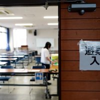 台風接近に備える人のために開設された銚子市の避難所＝５日午後１時２０分ごろ、同市勤労コミュニティセンター
