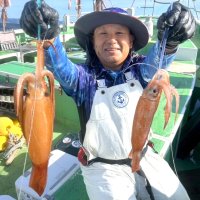 江見沖で釣り上げたスルメイカ（写真は「萬栄丸」提供）