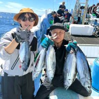鹿島沖で釣り上げたカツオ（写真は「幸栄丸」提供）
