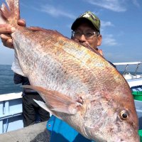 鹿島沖でゲットしたマダイ（写真は「幸栄丸」提供）