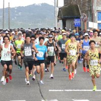 千倉路、９００人駆ける　６～８８歳、２０部門で　今年から１０月開催、南房総市ロードレース