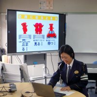 事故減へ朝の安全教室　八千代の小学校　横断歩道の渡り方　自転車の乗り方　署員が改めて交通ルール説明