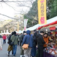 全国有名産地から５０万点　千葉市・青葉の森で大陶器市　掘り出し物求め、にぎわう　１２月７日まで
